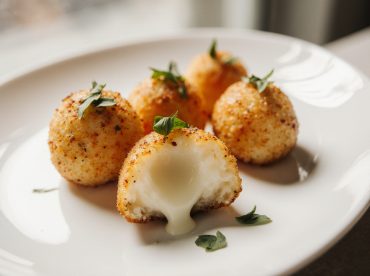 Bouchées de mozzarella croustillantes au airfryer, au cœur fondant et panure dorée