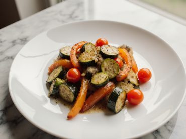 Légumes sautés au Airfryer croquants et colorés, prêts à servir