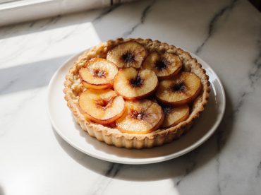 Tarte aux pommes caramélisées au airfryer, dorée et gourmande
