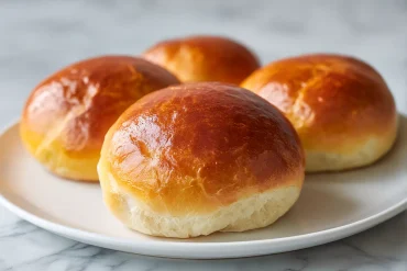 Pains au lait maison au Airfryer, moelleux et dorés à souhait