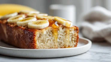 Cake à la banane cuit en Airfryer, moelleux et savoureux.