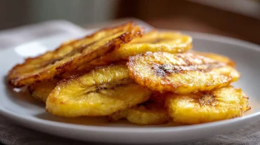 Délicieuses bananes plantains croustillantes cuites en Airfryer.