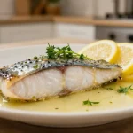Délicieux maquereau au vin blanc préparé à l'airfryer, savoureux et croustillant.